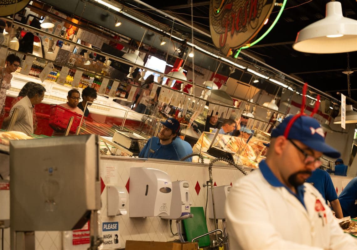 How a 60-Second Lobster Grab Became a Masterclass in Experiential Marketing