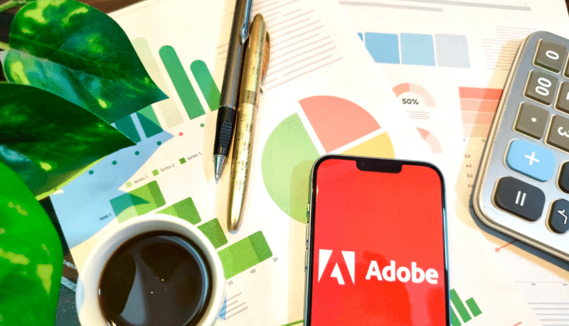Unveiling the $241.4 Billion Holiday Shopping Surge: Paid Search and AI Take the Lead!